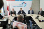 W konferencji prasowej na temat aktualnych priorytetów miasta i nowych szans rozwojowych Częstochowy, oprócz prezydenta miasta Krzysztofa Matyjaszczyka uczestniczyli także jego zastępcy: Jarosław Marszałek, Ryszard Stefaniak oraz Łukasz Kot.